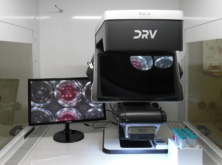 03-DRV-Z1-biomedical-application-inside-laminar-flow-cabinet