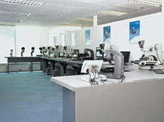 Microscope_demonstration_room-small