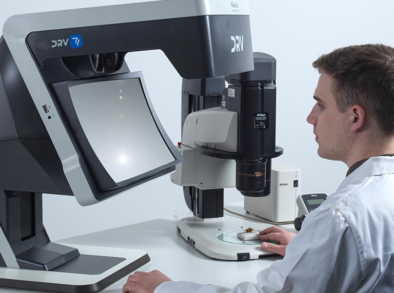DRV-SMZ-inspection-application-768x572px-1 02-Swift-PRO-measuring-microscope-user-AB V19 495